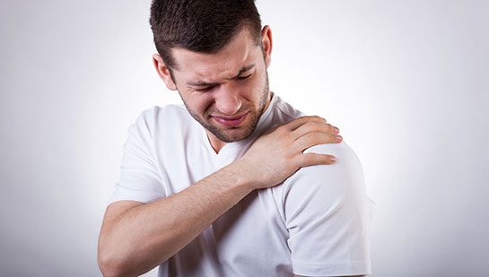 Man suffering from frozen shoulder before visiting Boise chiropractor